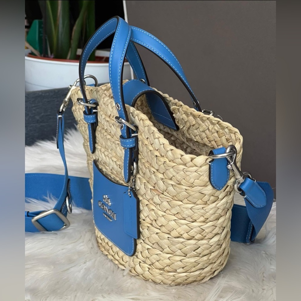 CJ519 - Coach Small Tote - Picture 4 of 13
